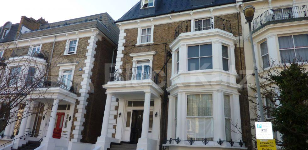 Set within a period house with high ceilings & mins to tube  Adamson Road, Swiss Cottage